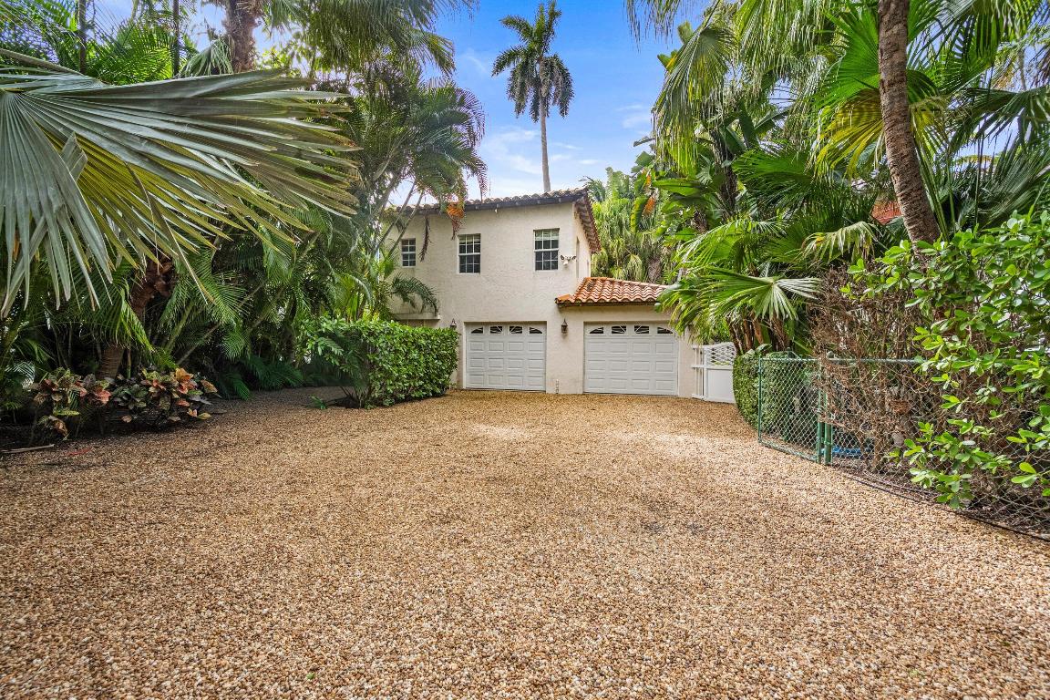 Double Lot Charmer In Town