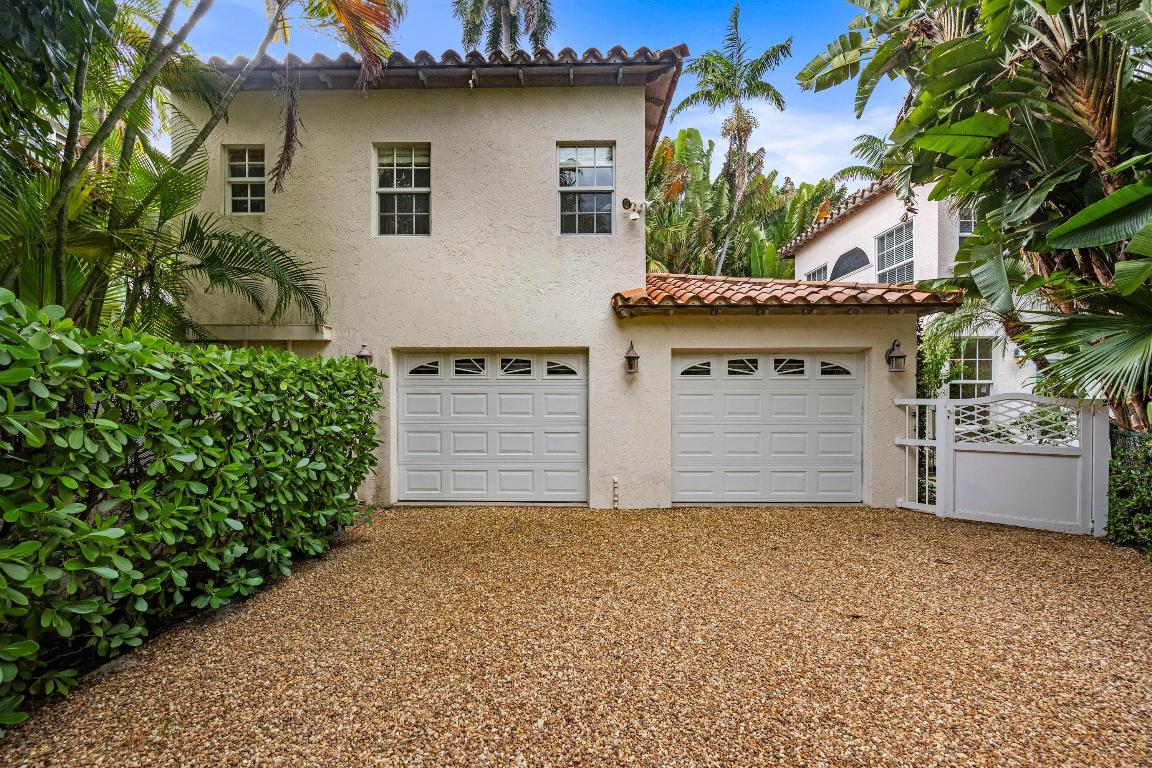 Double Lot Charmer In Town