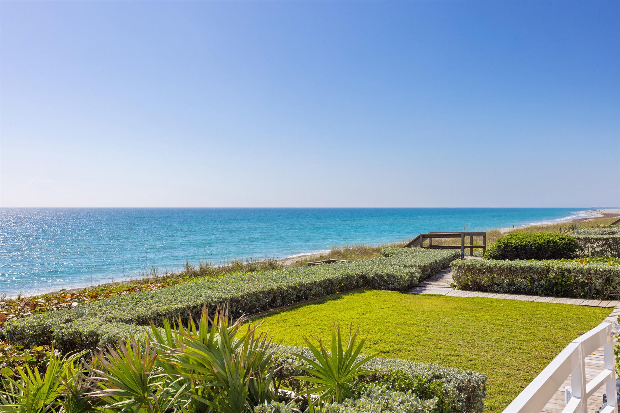 2 Sloans Curve Drive