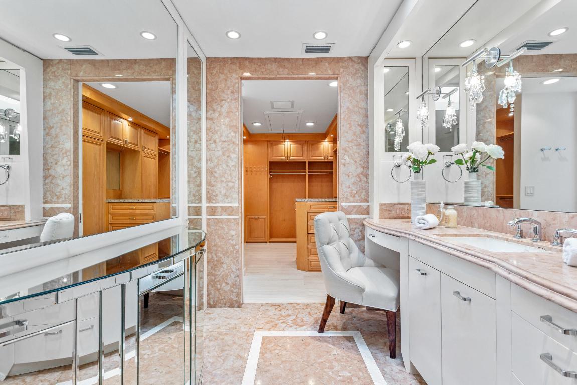 2 Sloans Curve Drive