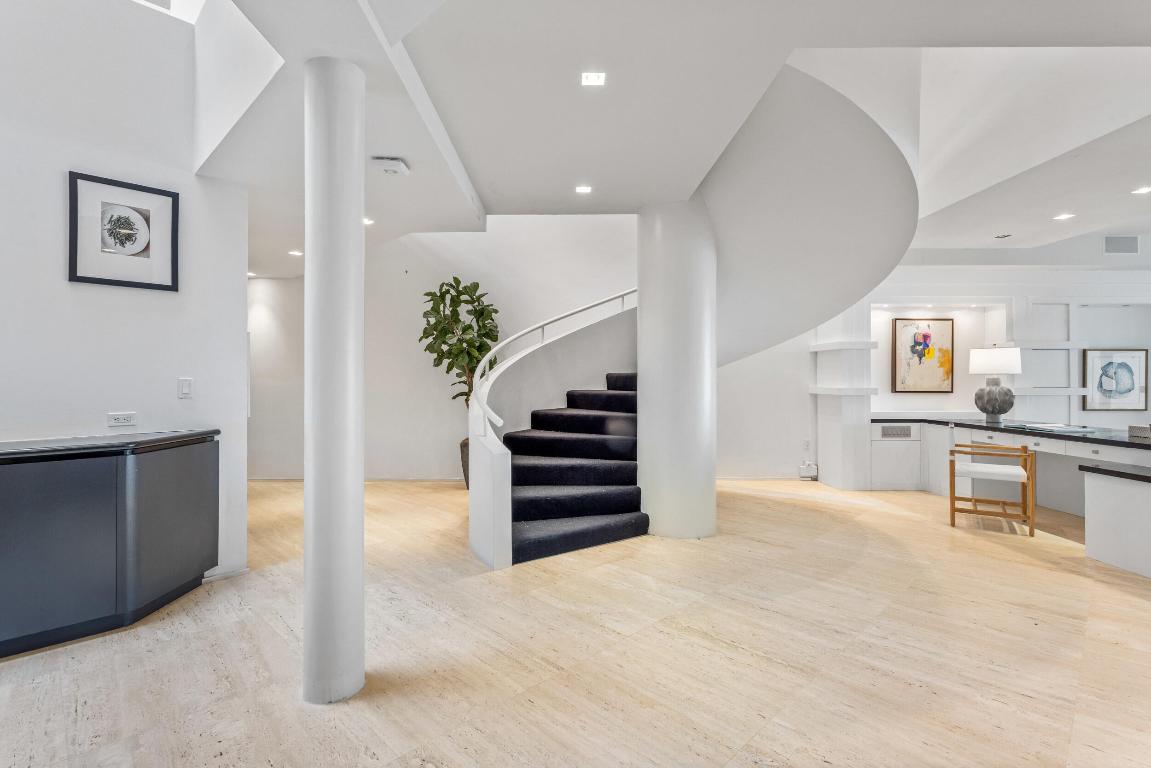 2 Sloans Curve Drive