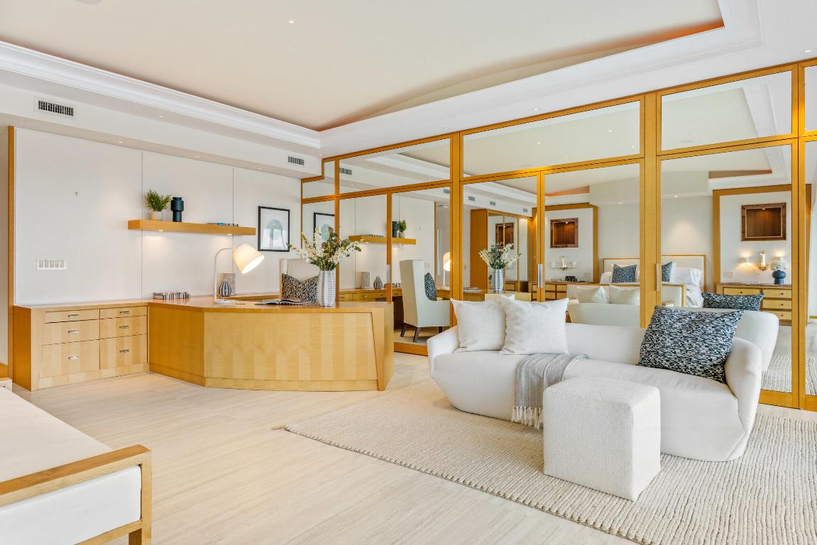 2 Sloans Curve Drive