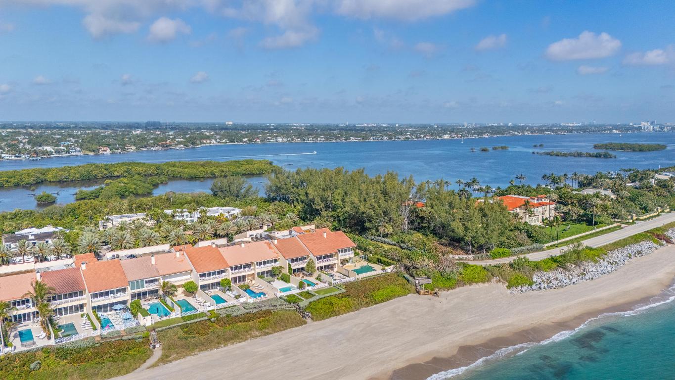 2 Sloans Curve Drive