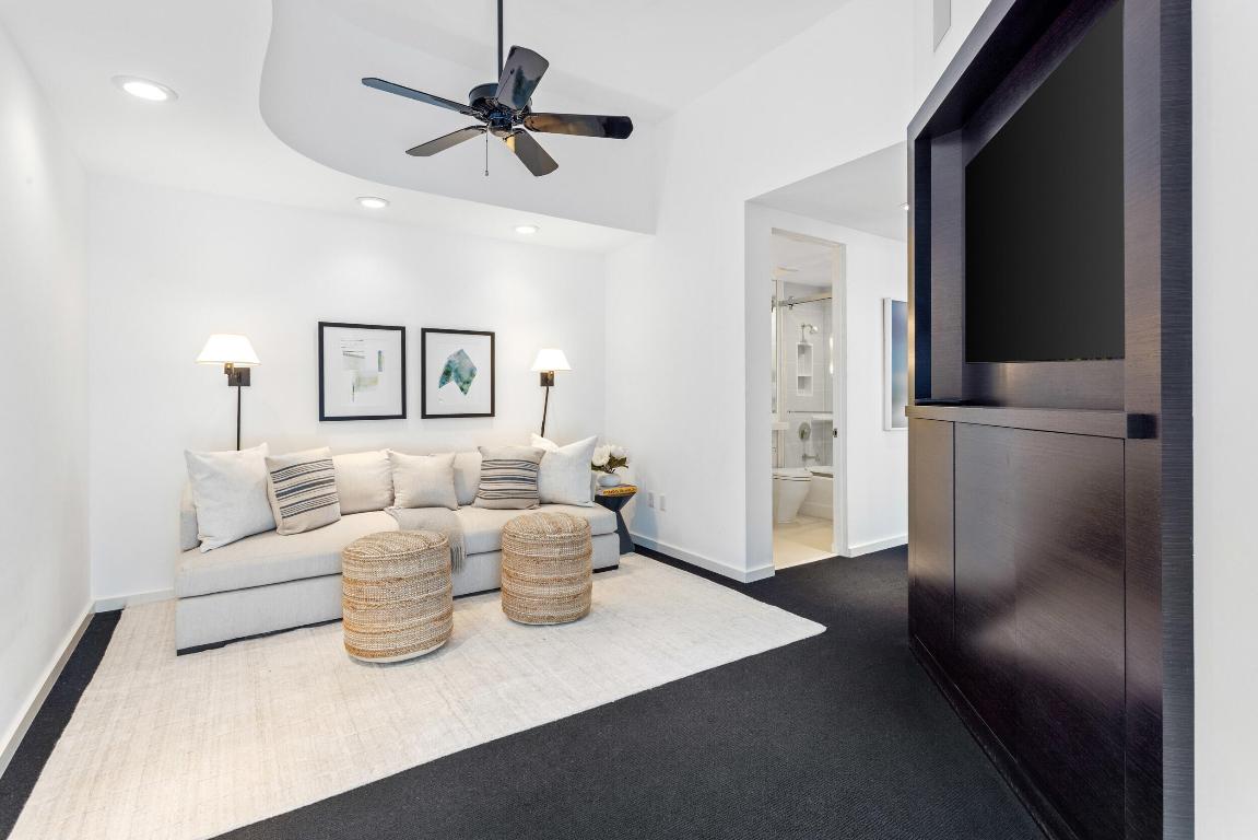 2 Sloans Curve Drive