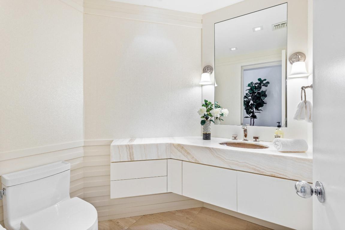 2 Sloans Curve Drive