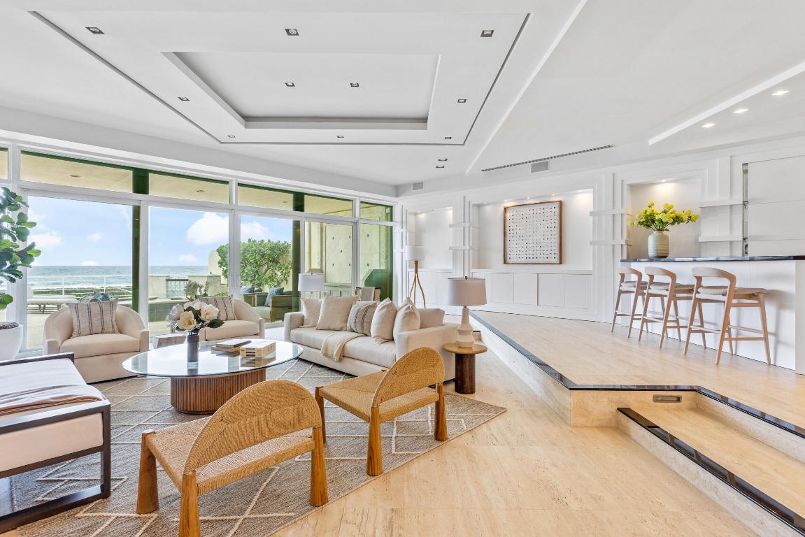 2 Sloans Curve Drive