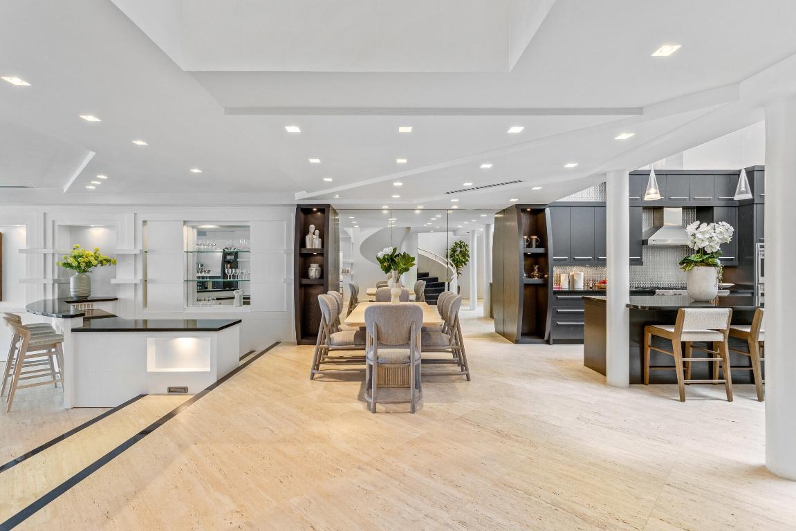 2 Sloans Curve Drive