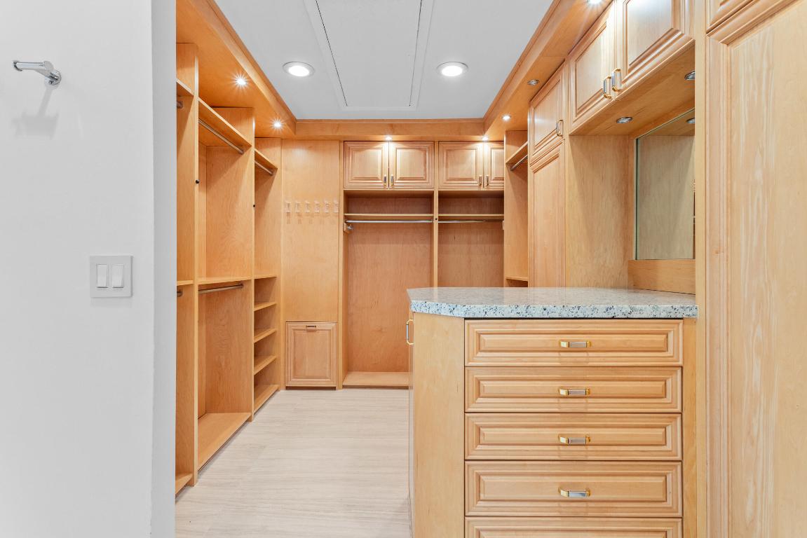 2 Sloans Curve Drive