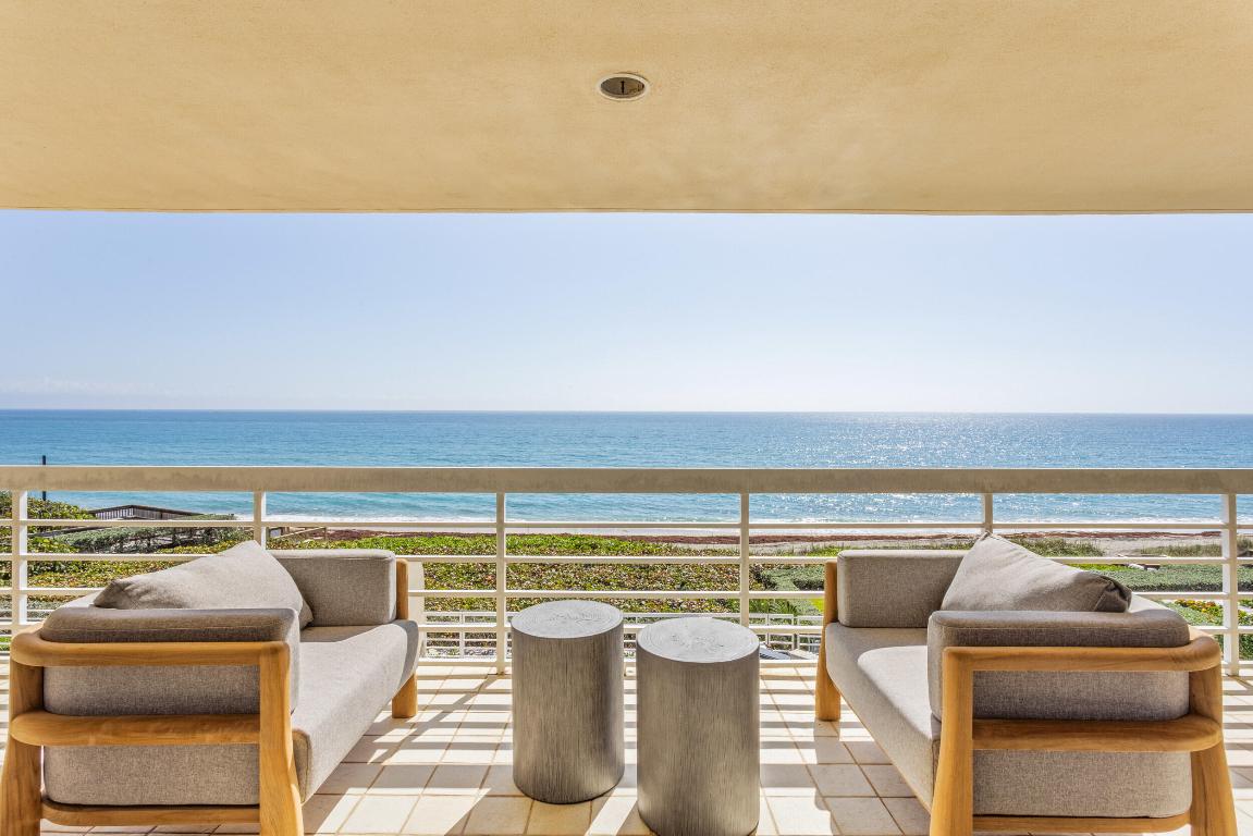 2 Sloans Curve Drive