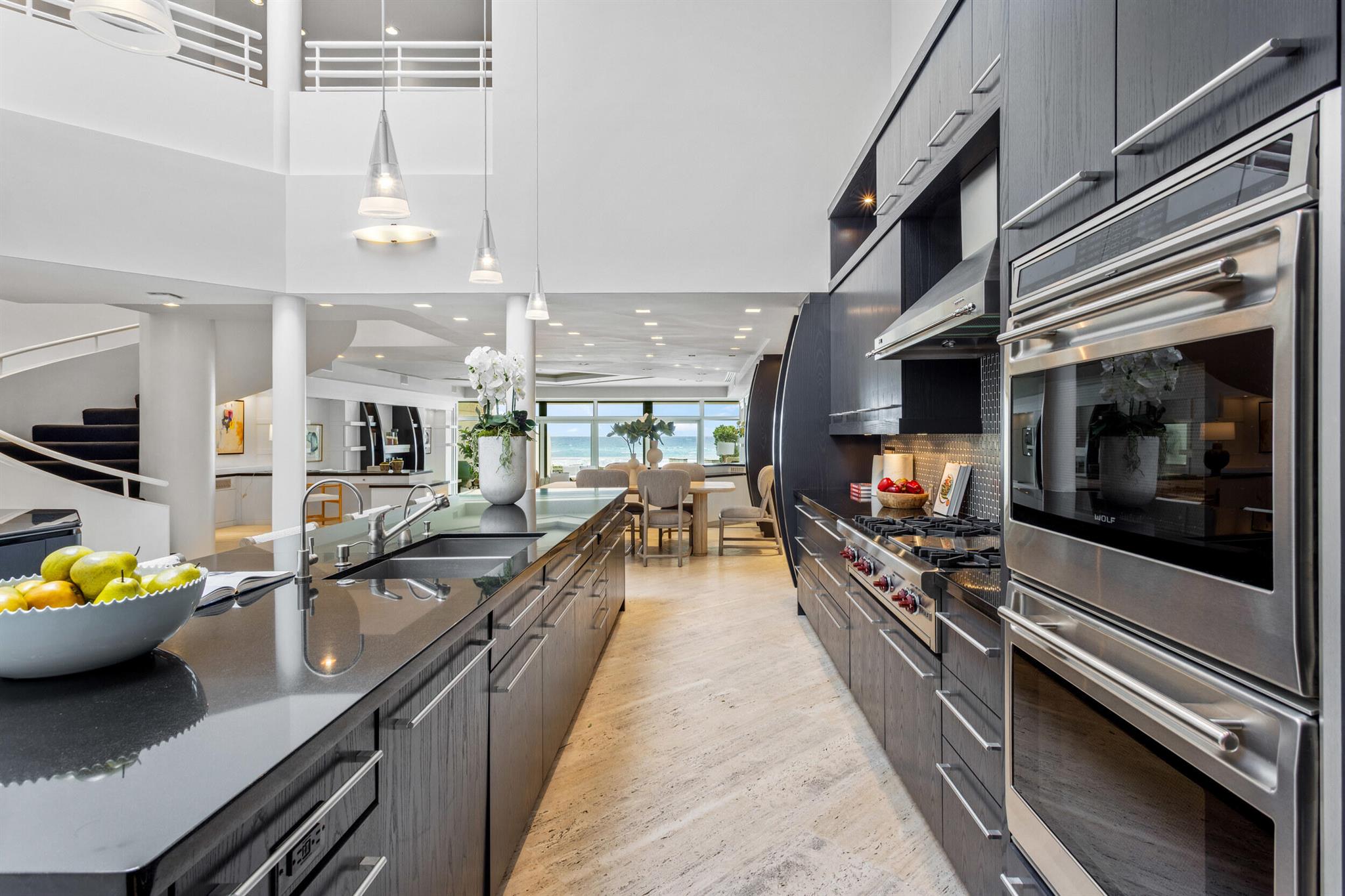 2 Sloans Curve Drive