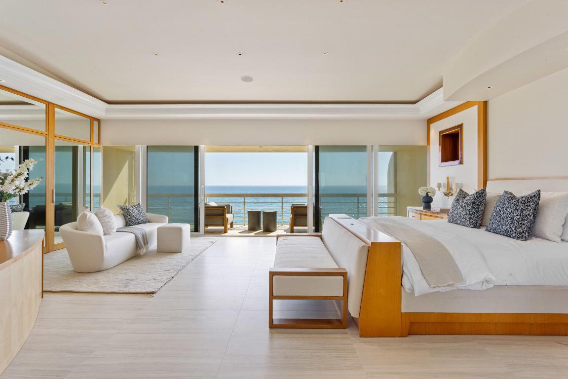 2 Sloans Curve Drive