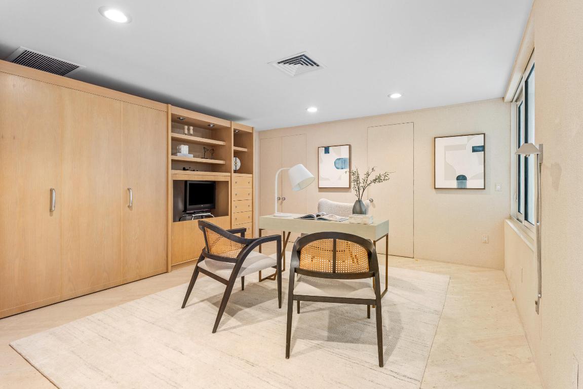 2 Sloans Curve Drive