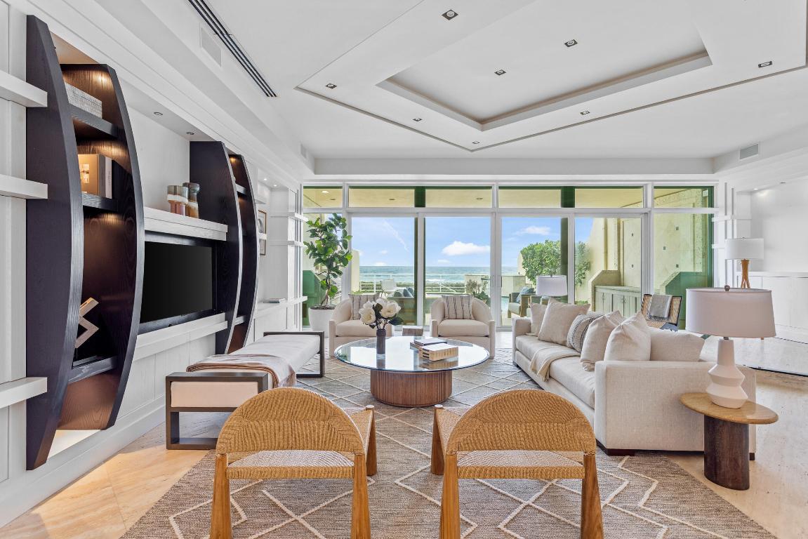 2 Sloans Curve Drive