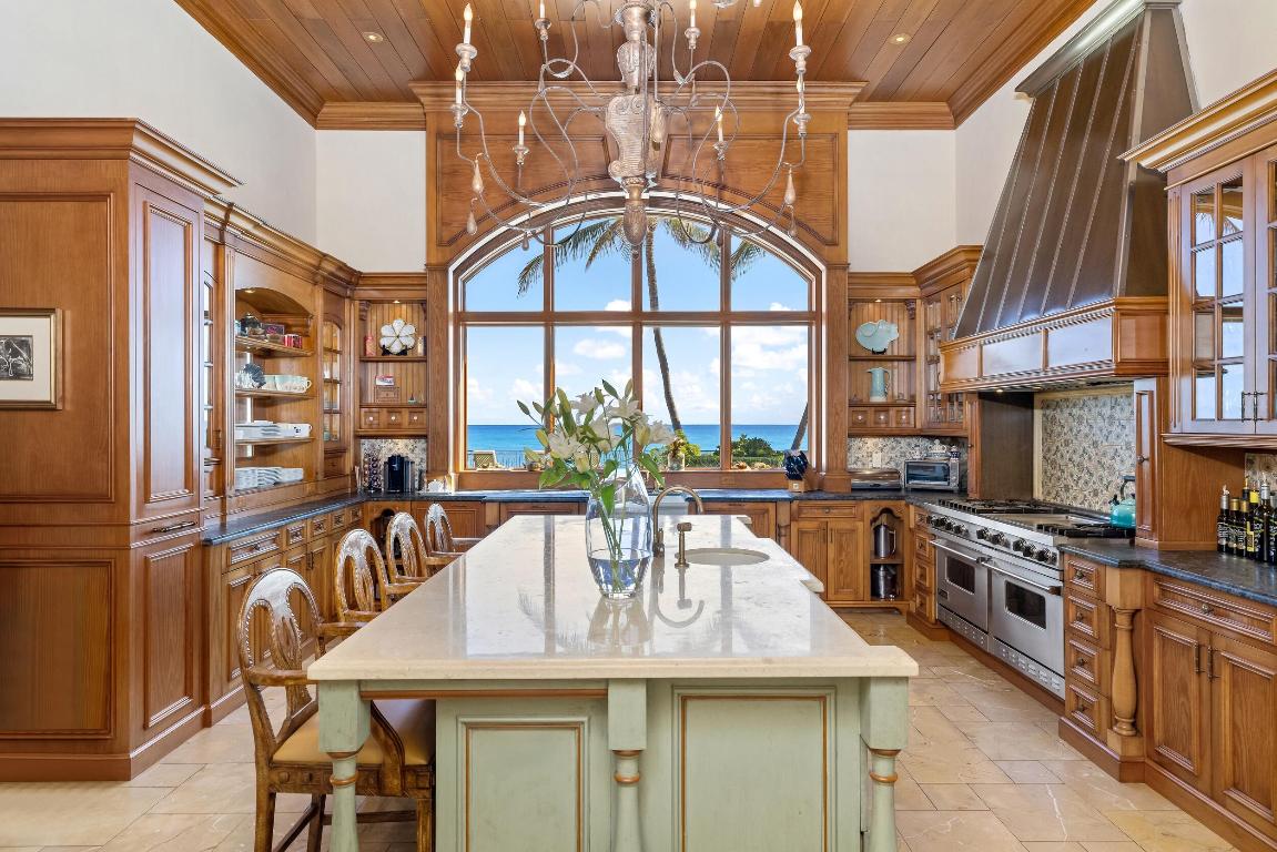 820 S Ocean Boulevard, Manalapan