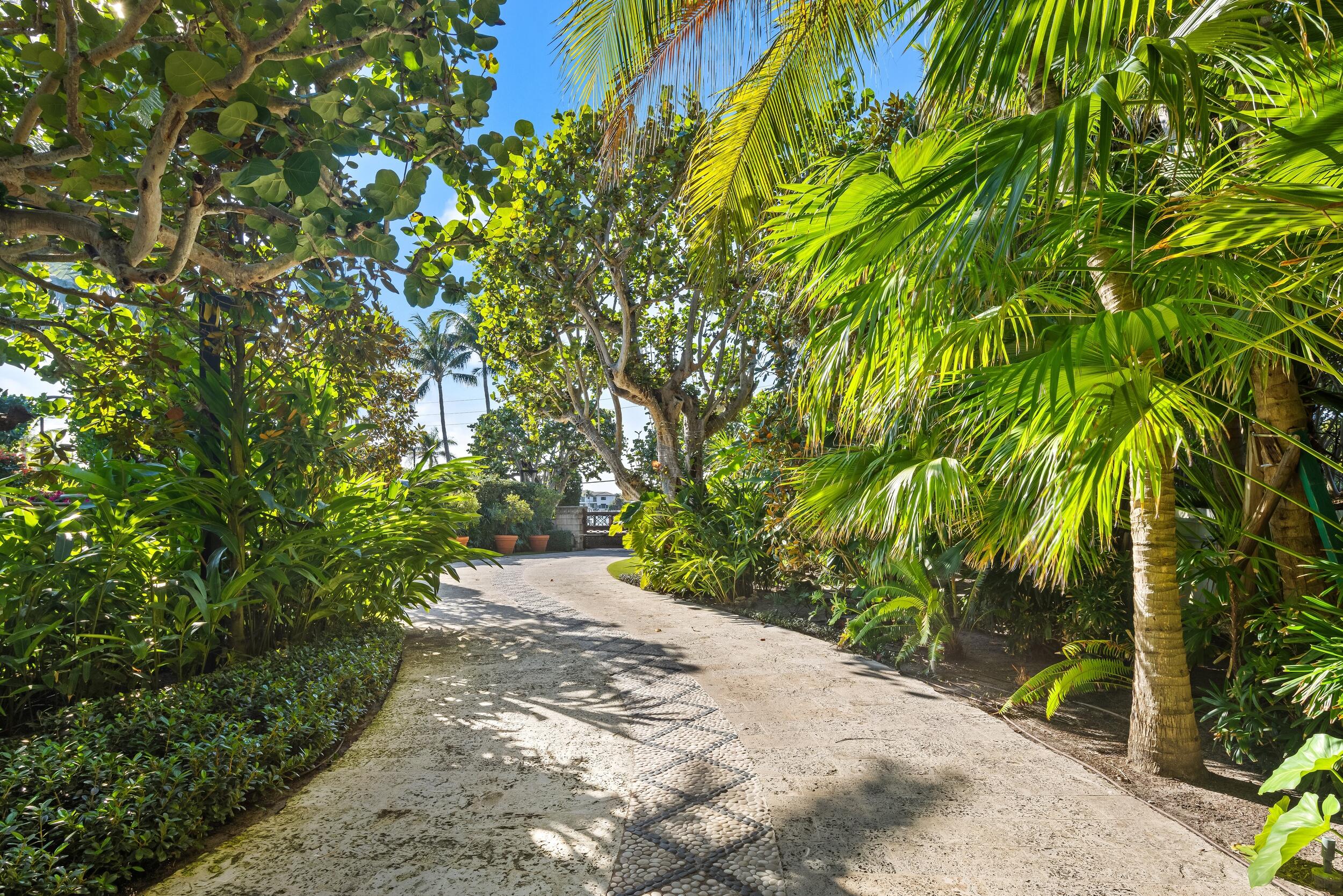 820 S Ocean Boulevard, Manalapan