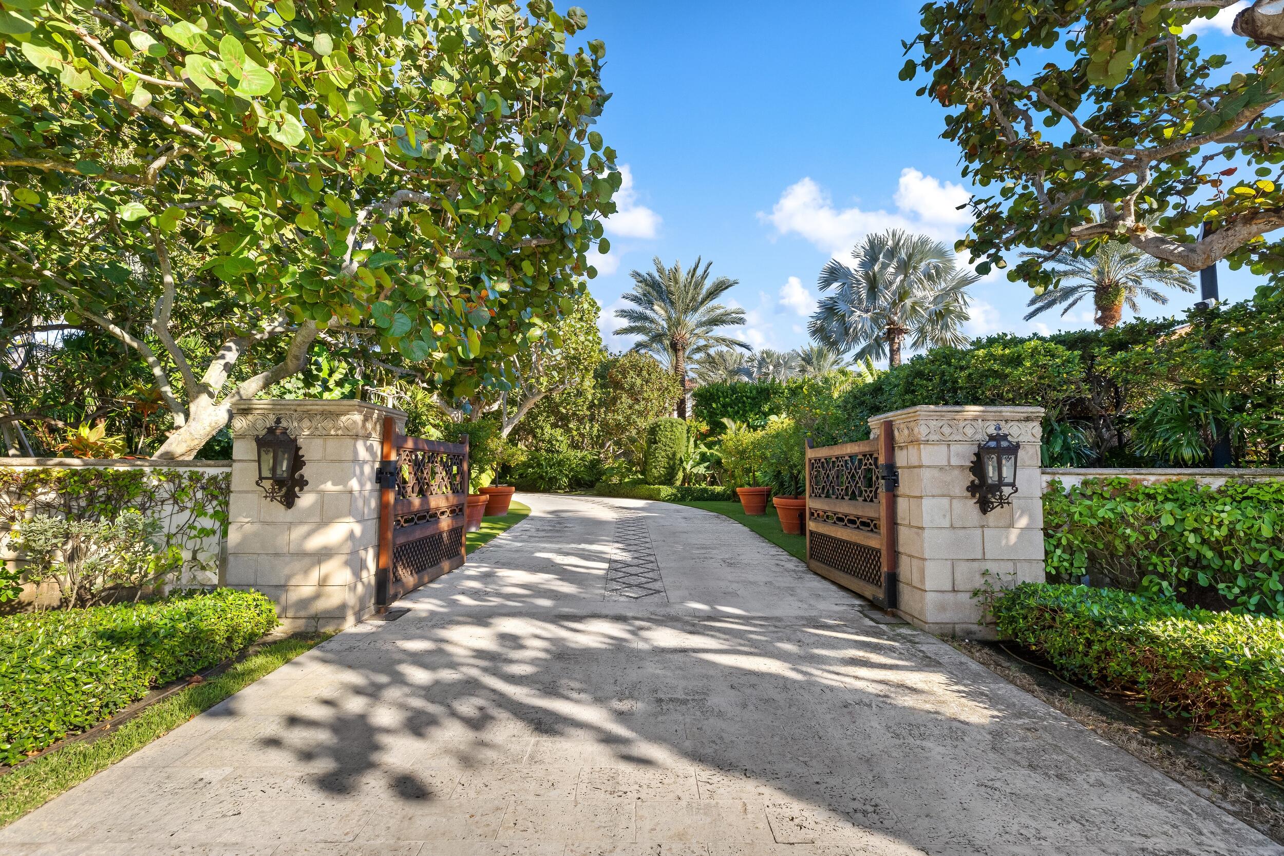 820 S Ocean Boulevard, Manalapan