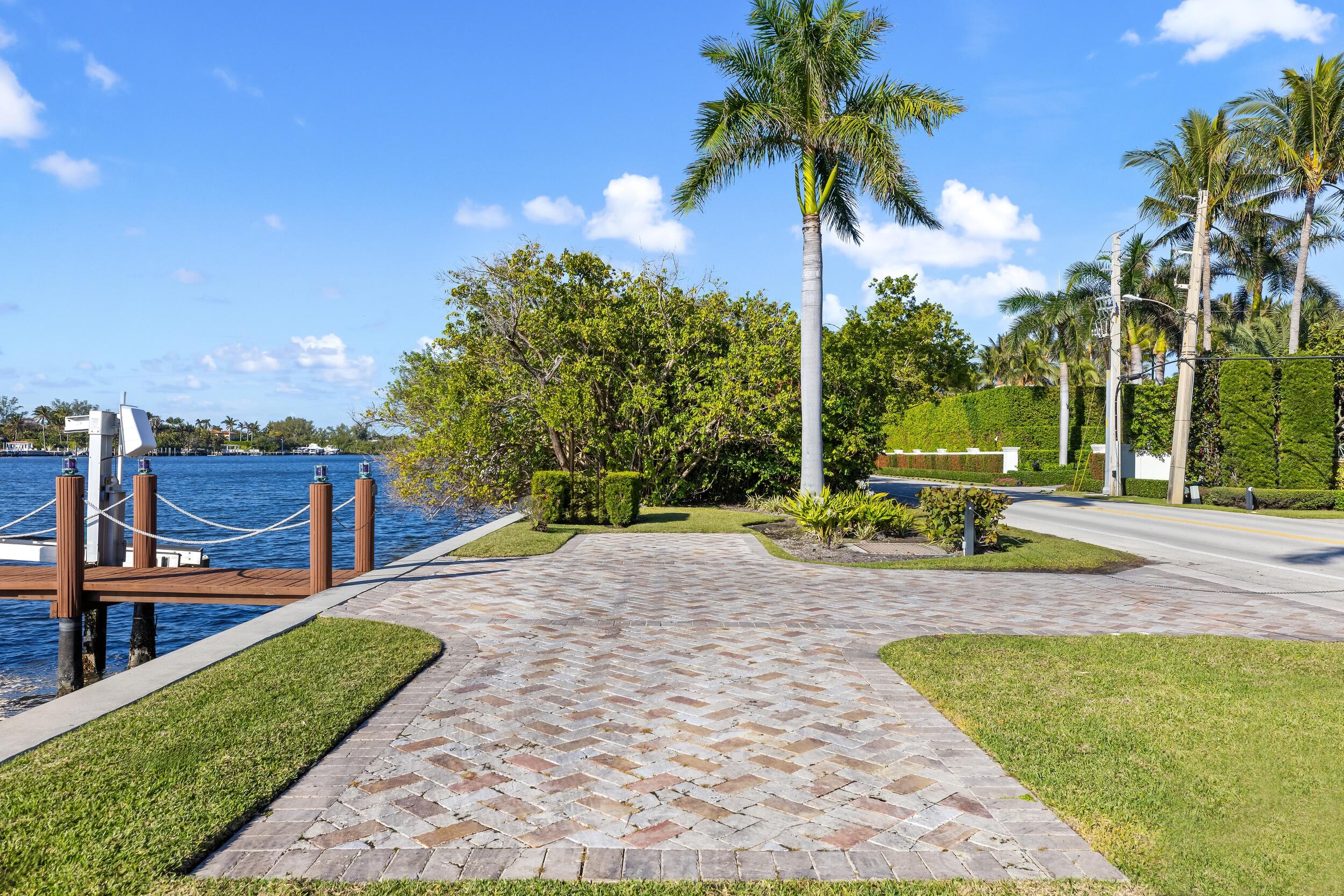 820 S Ocean Boulevard, Manalapan