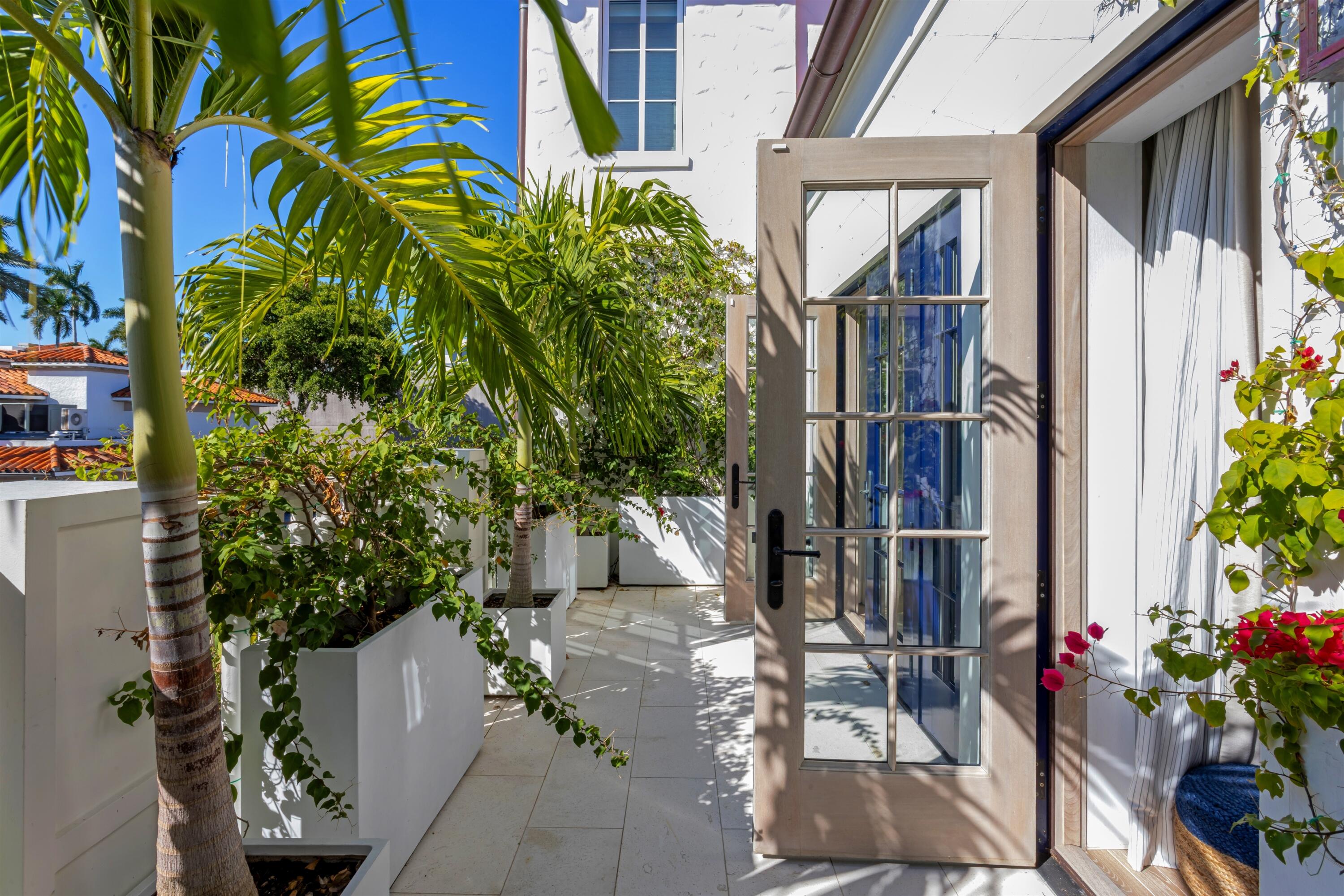 238 Phipps