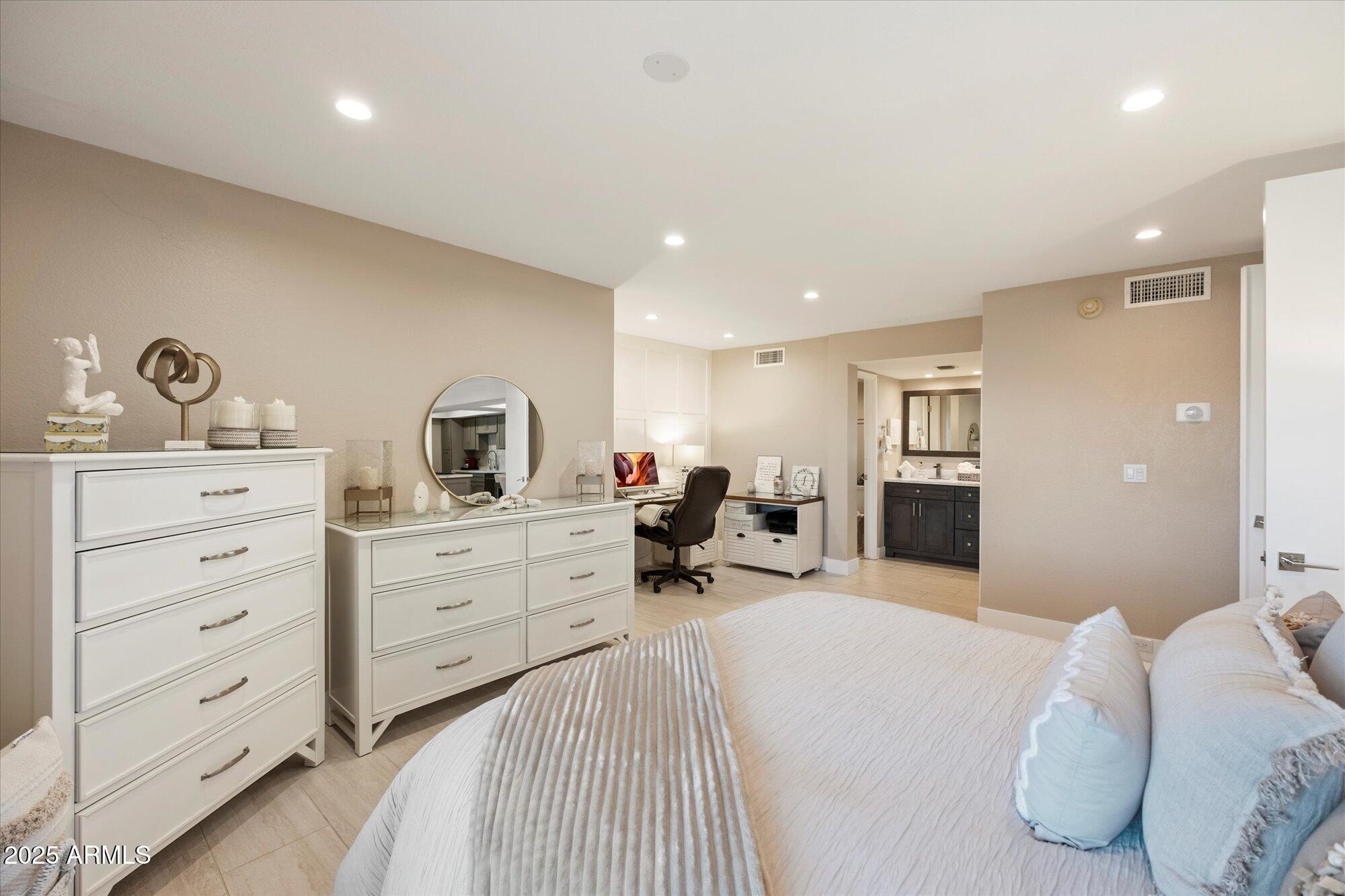 7557 N DREAMY DRAW Drive, 264, Phoenix Unit: 264