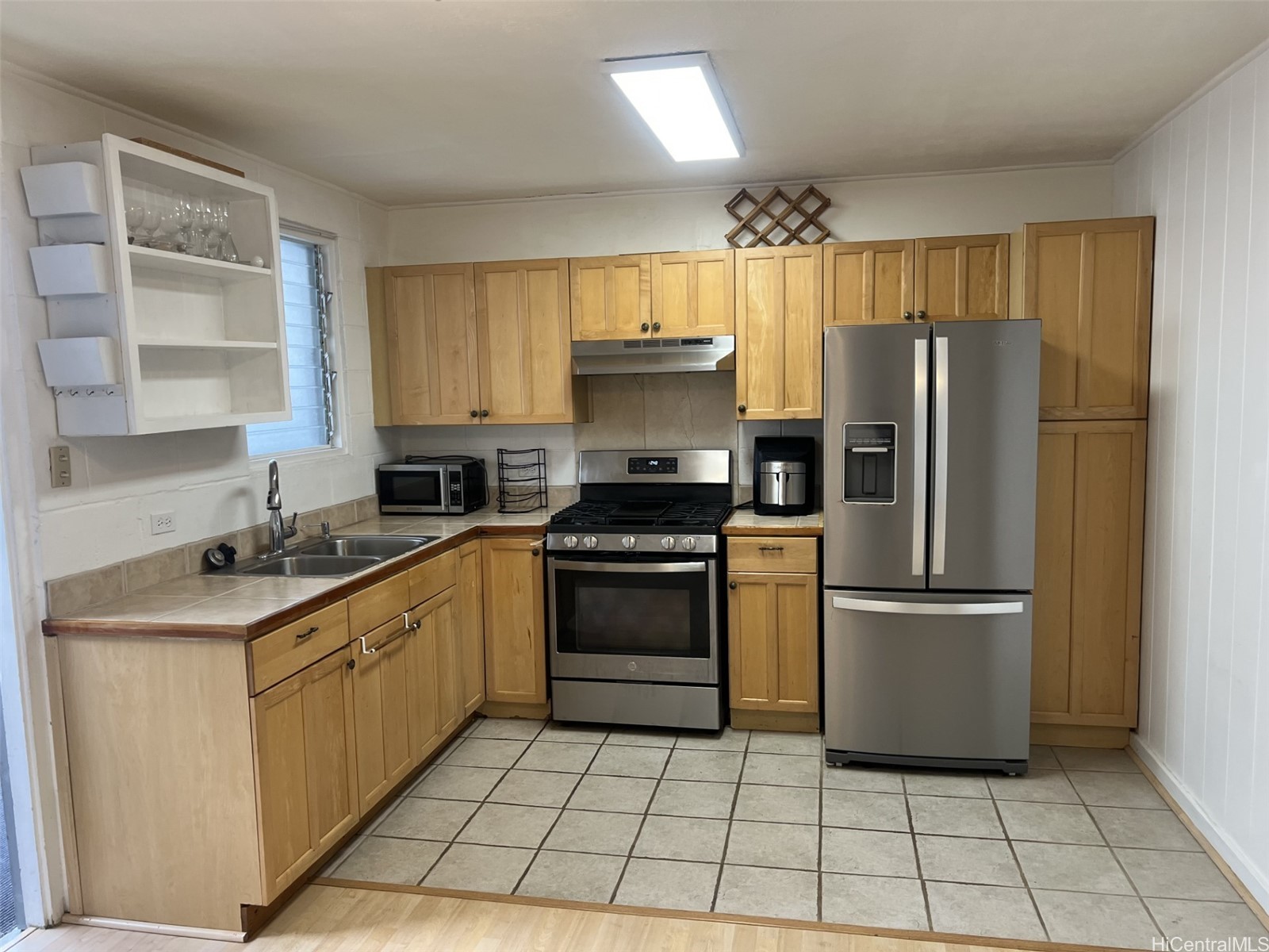 1720 Poki Street 201