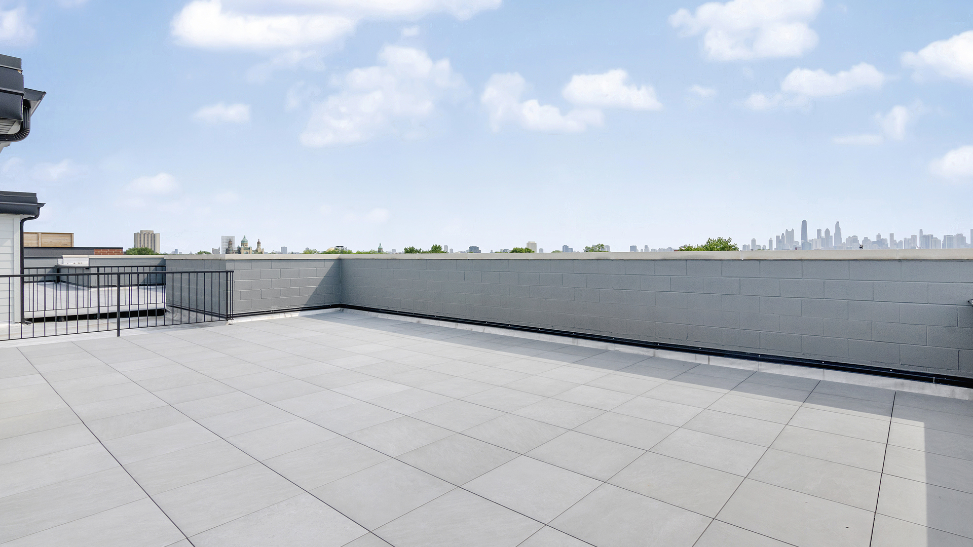 520 N Western Avenue Unit: 3B