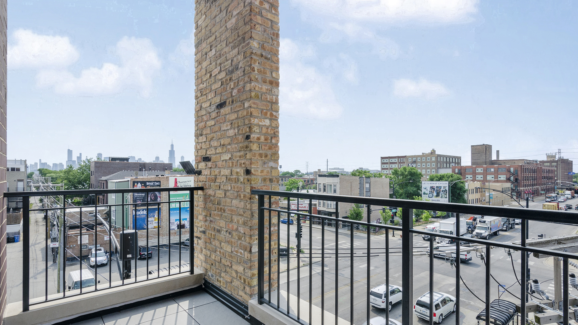 520 N Western Avenue Unit: 3B