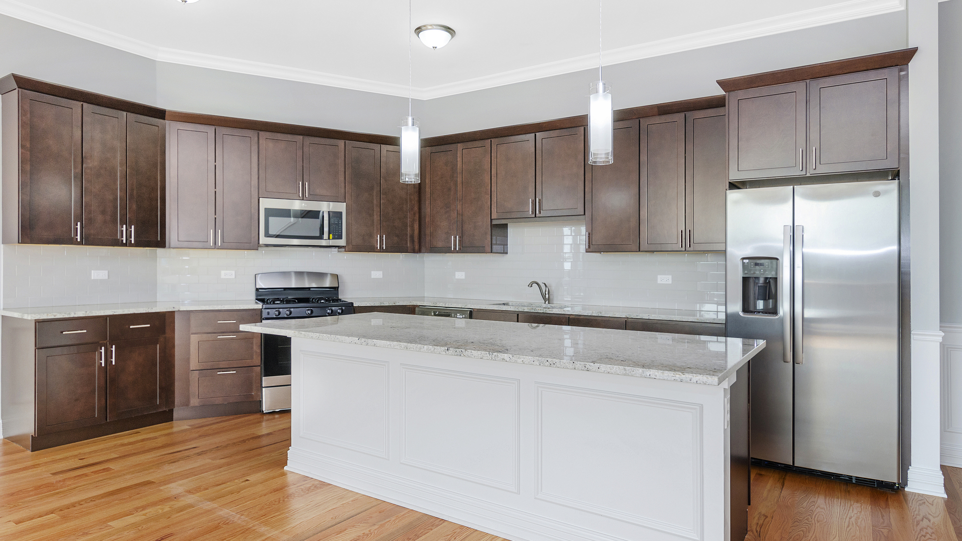 520 N Western Avenue Unit: 3B