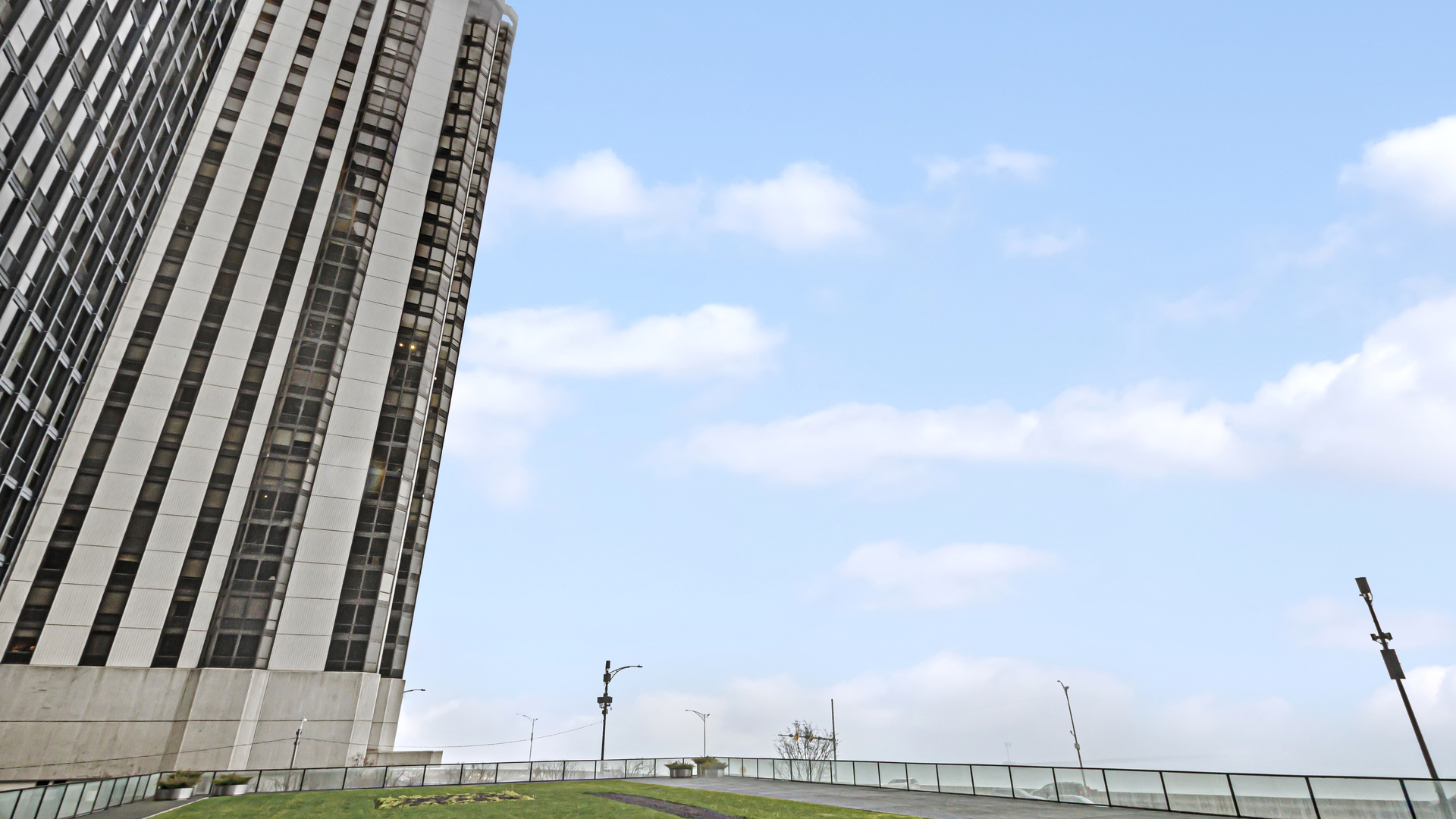 910 N Lake Shore Drive Unit: 816