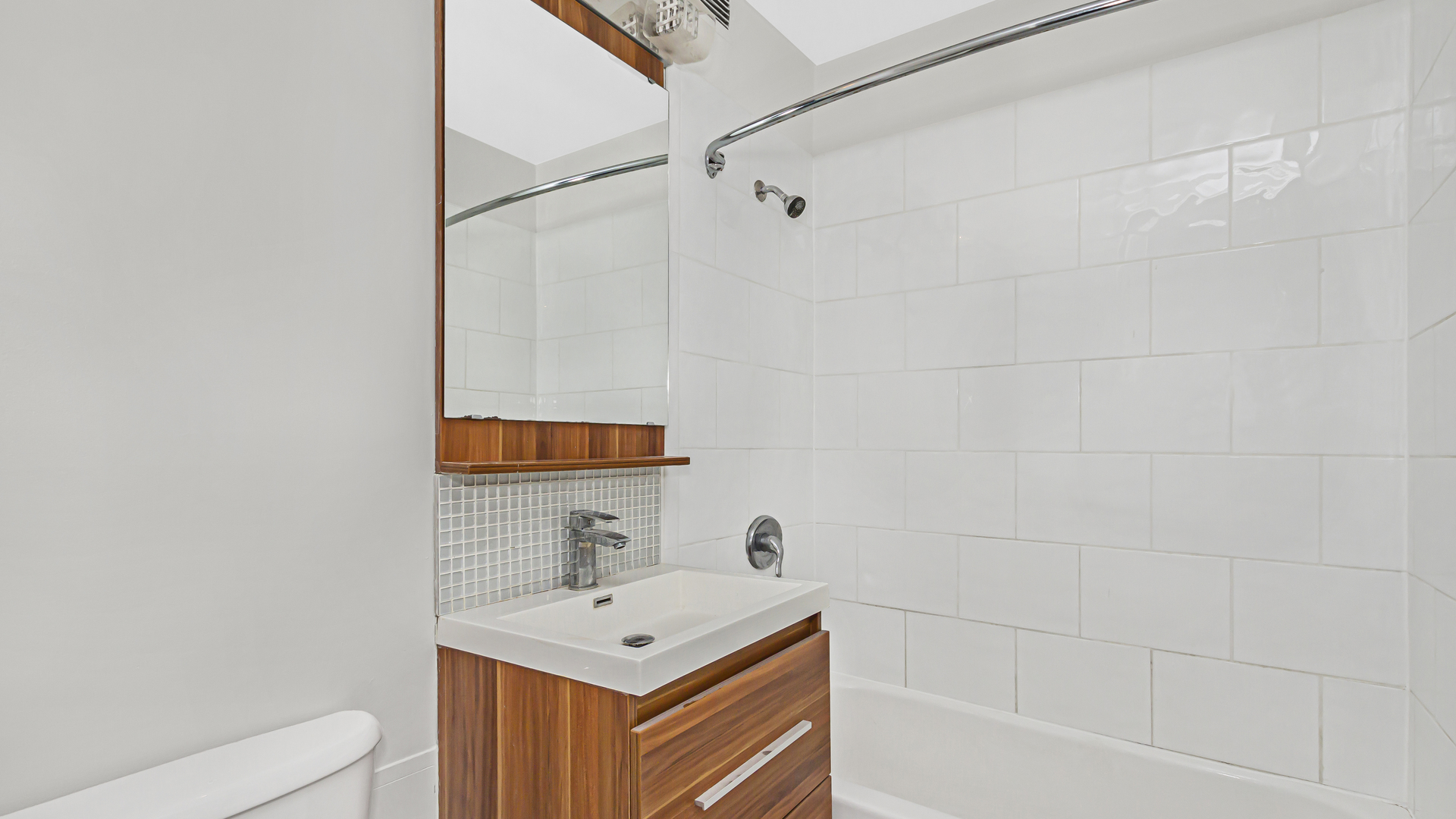 910 N Lake Shore Drive Unit: 816