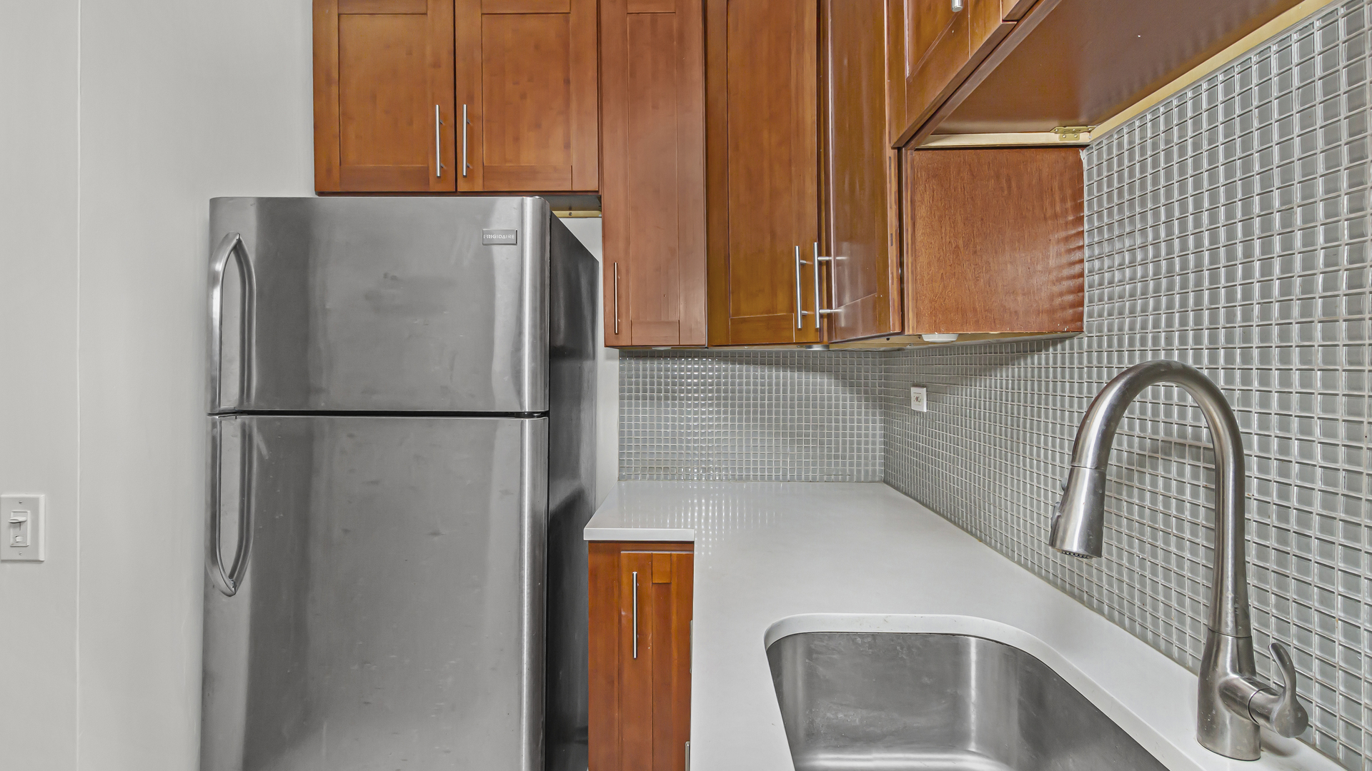 910 N Lake Shore Drive Unit: 816