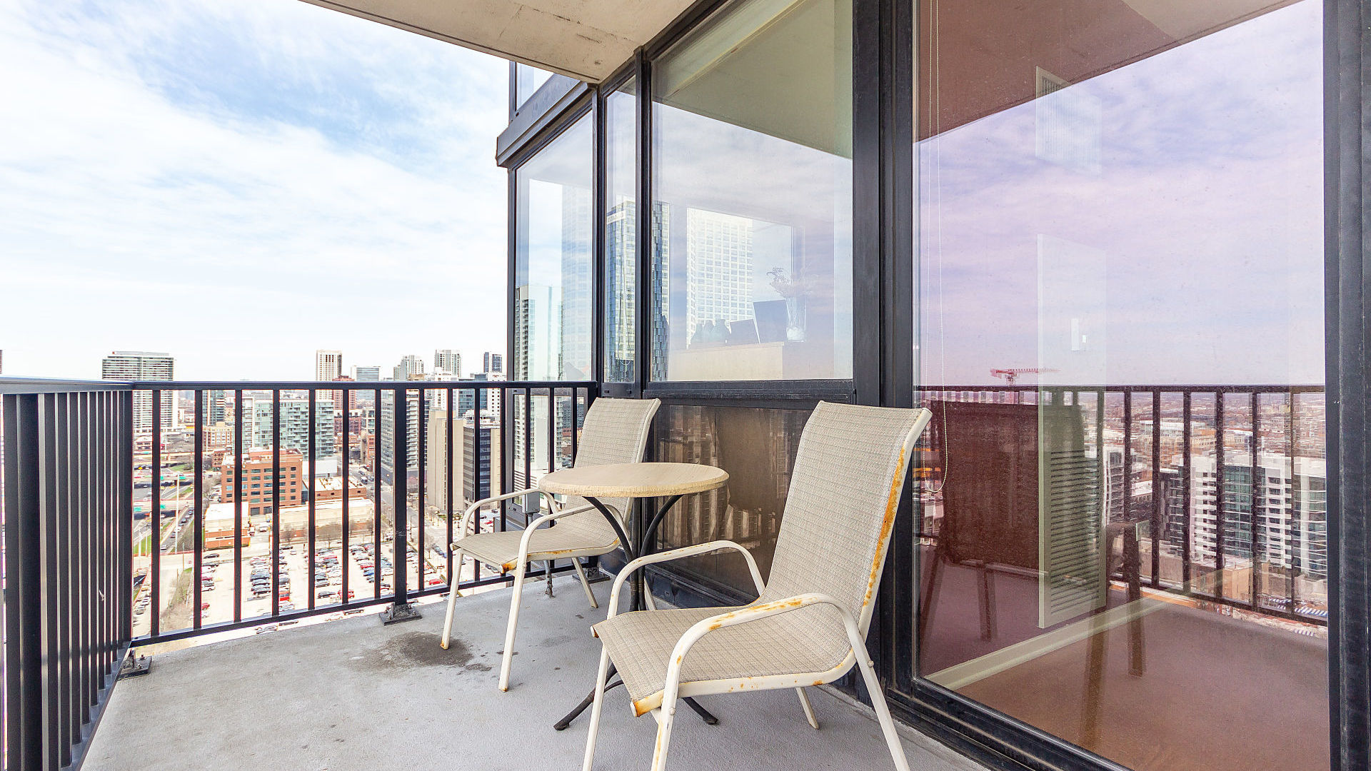 210 S Des Plaines Street Unit: 2111