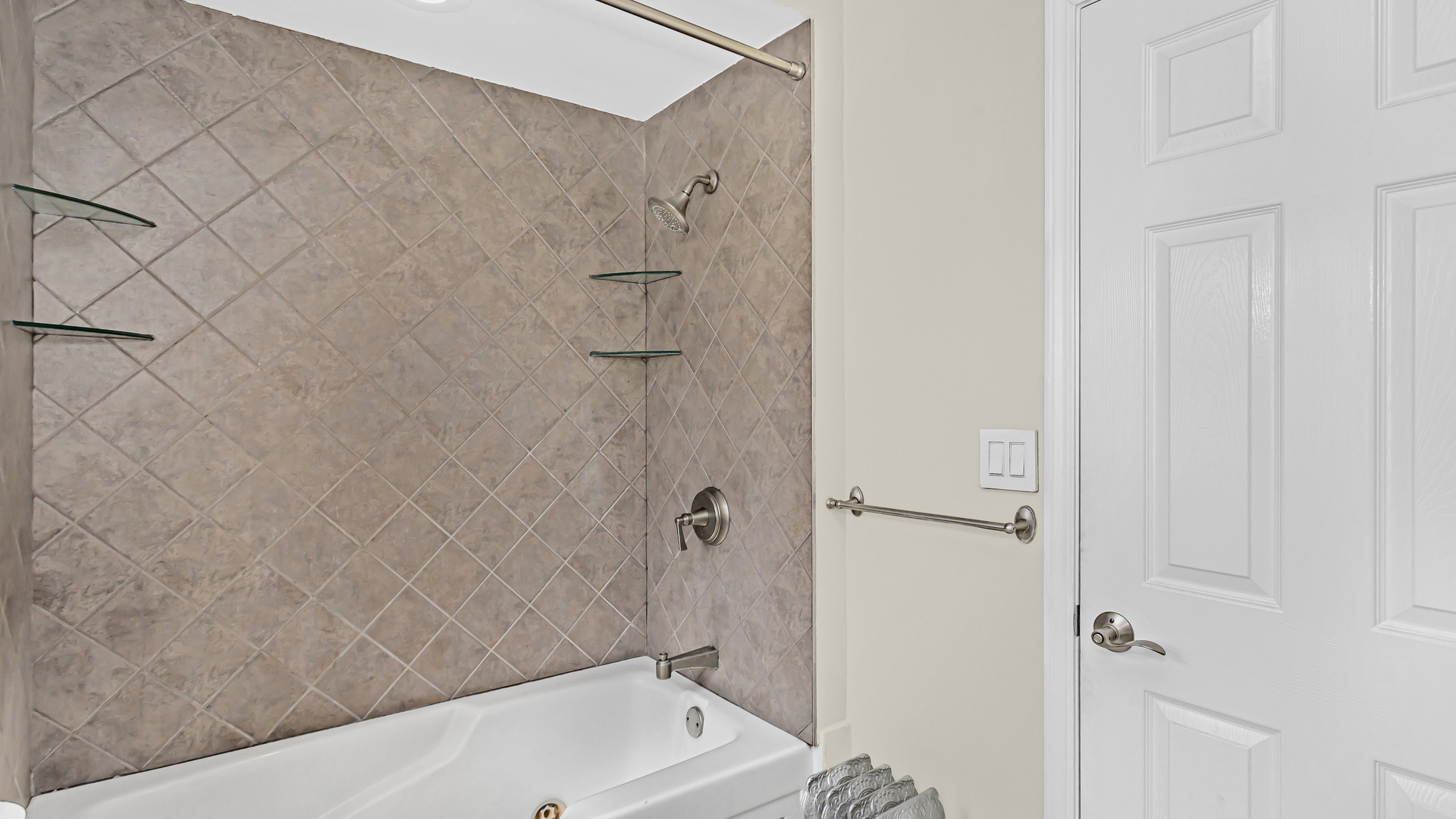 845 W Belle Plaine Avenue Unit: 1E