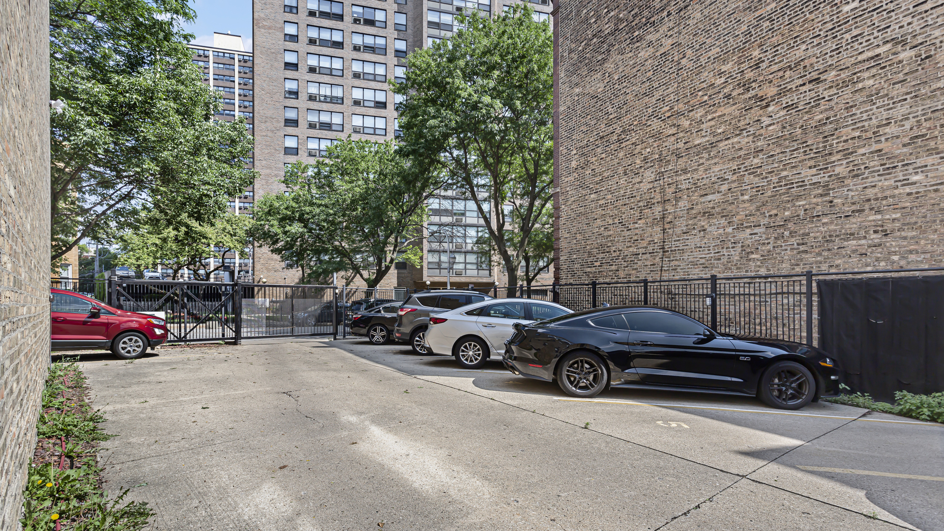 845 W Belle Plaine Avenue Unit: 1E