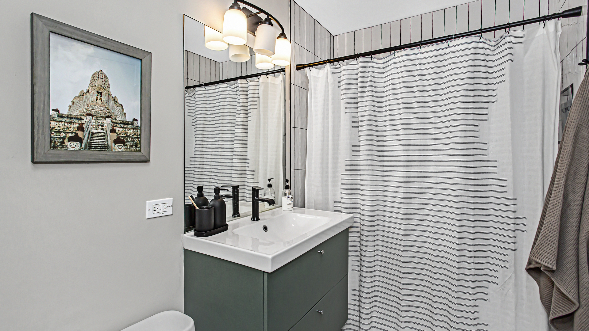 520 W Huron Street Unit: 306