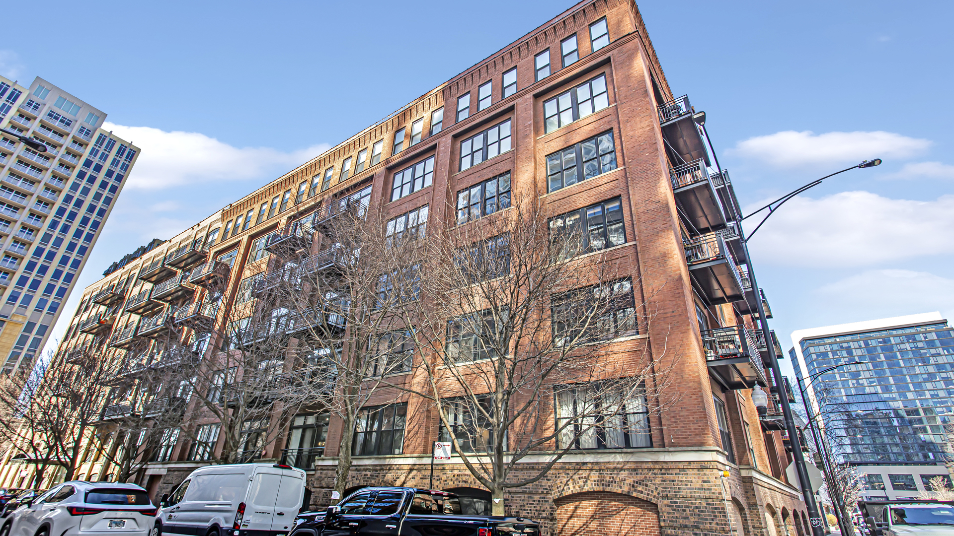 520 W Huron Street Unit: 306