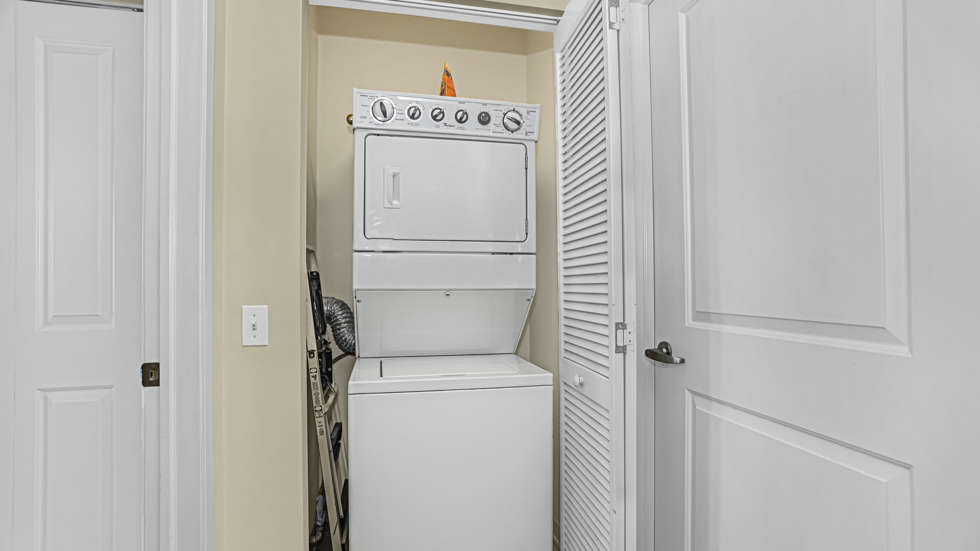 511 W Division Street Unit: 602