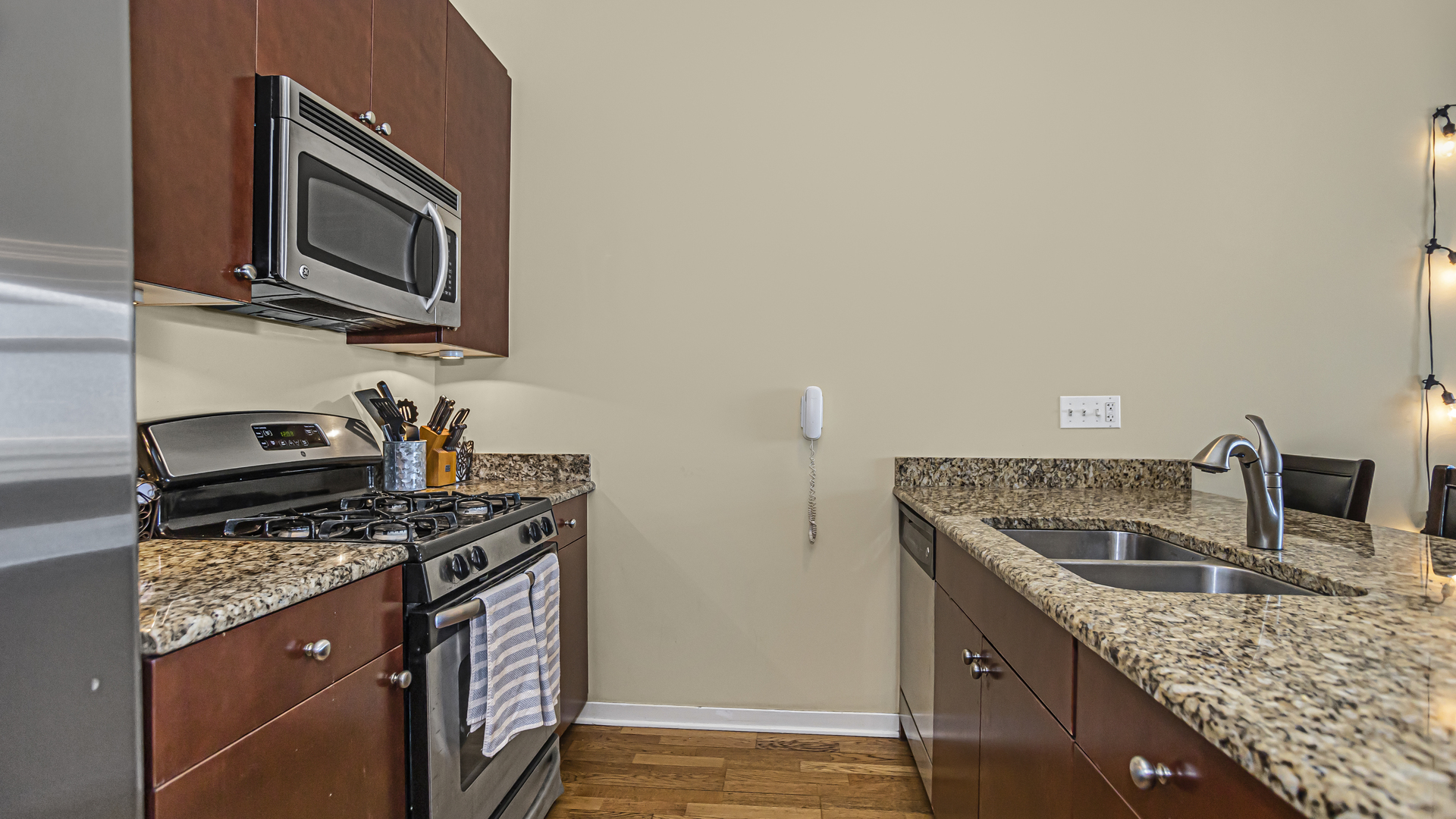 511 W Division Street Unit: 602