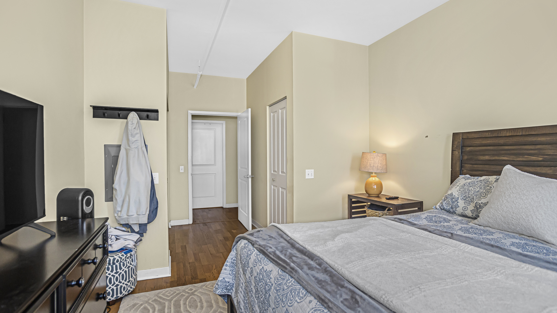 511 W Division Street Unit: 602