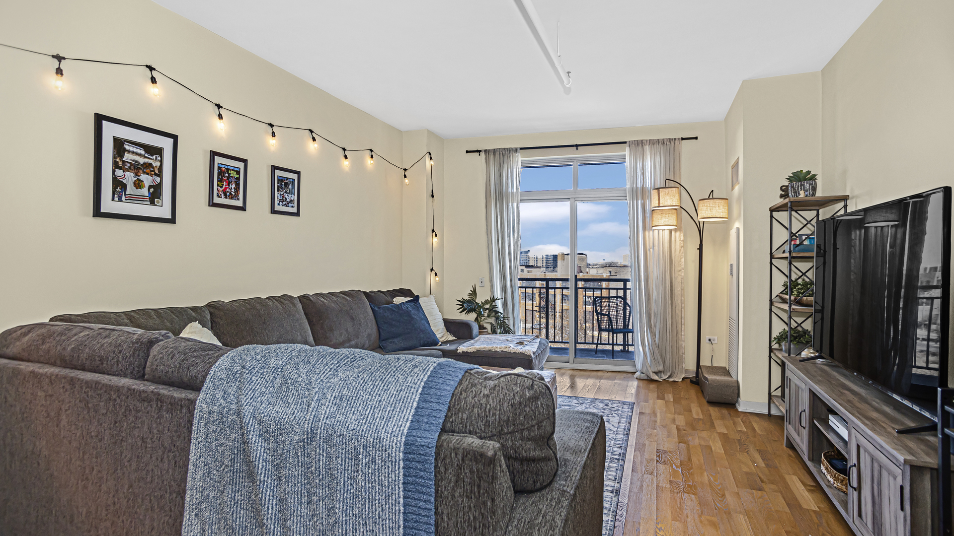 511 W Division Street Unit: 602