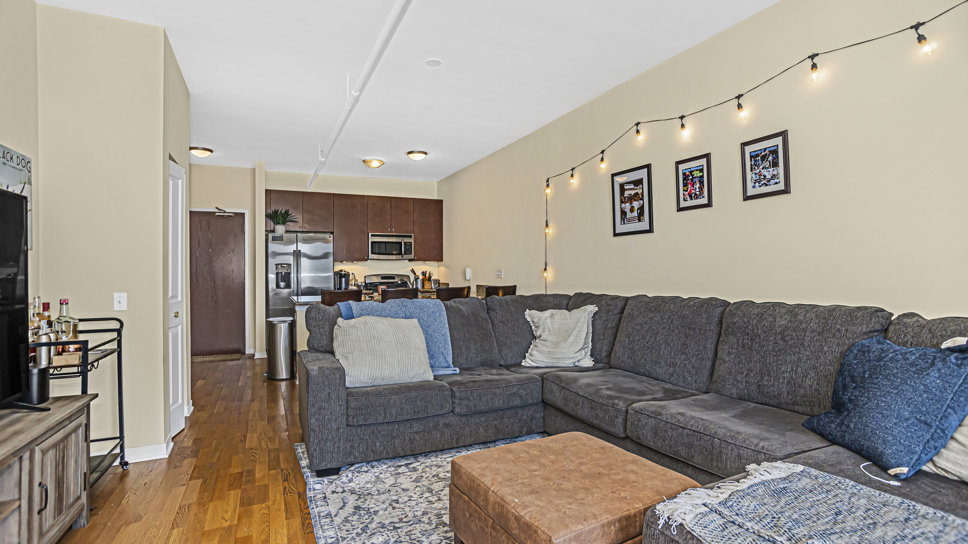 511 W Division Street Unit: 602