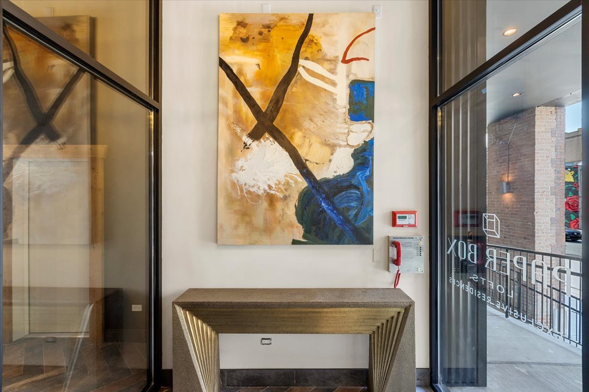 153 W Ohio Street Unit: 207