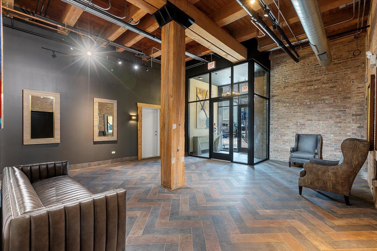 153 W Ohio Street Unit: 207