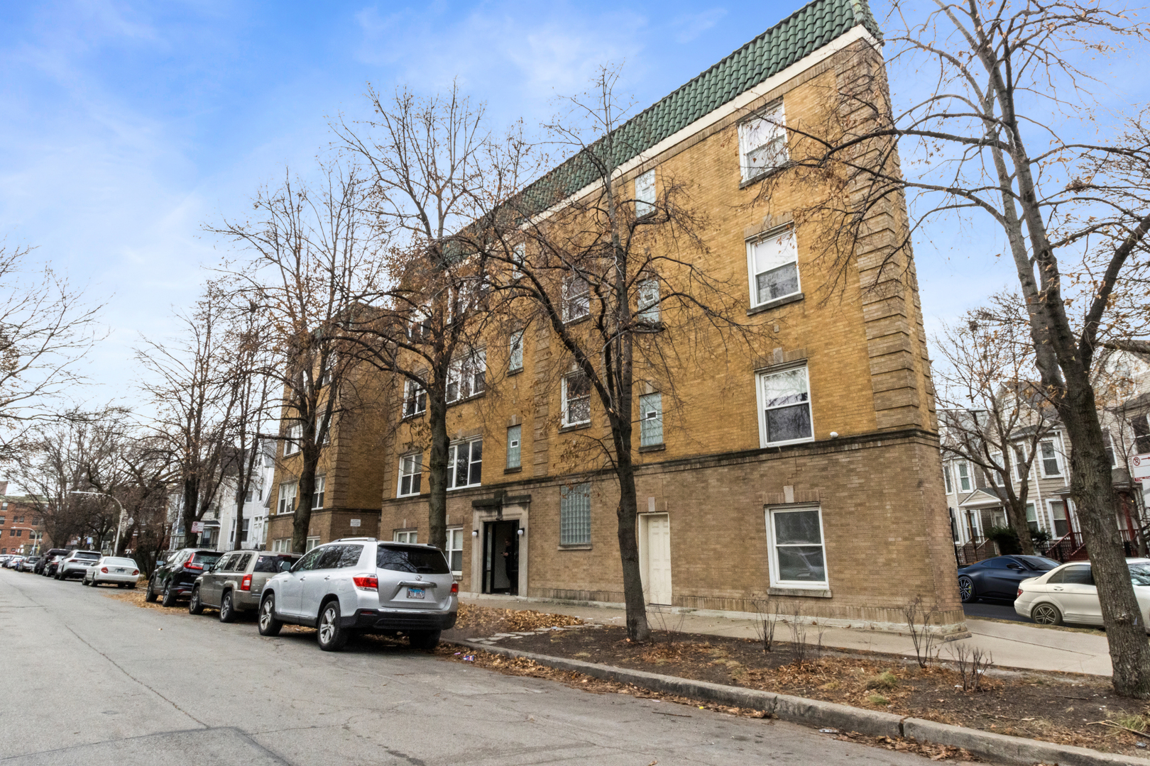 2850 N CHRISTIANA Avenue Unit: 2N