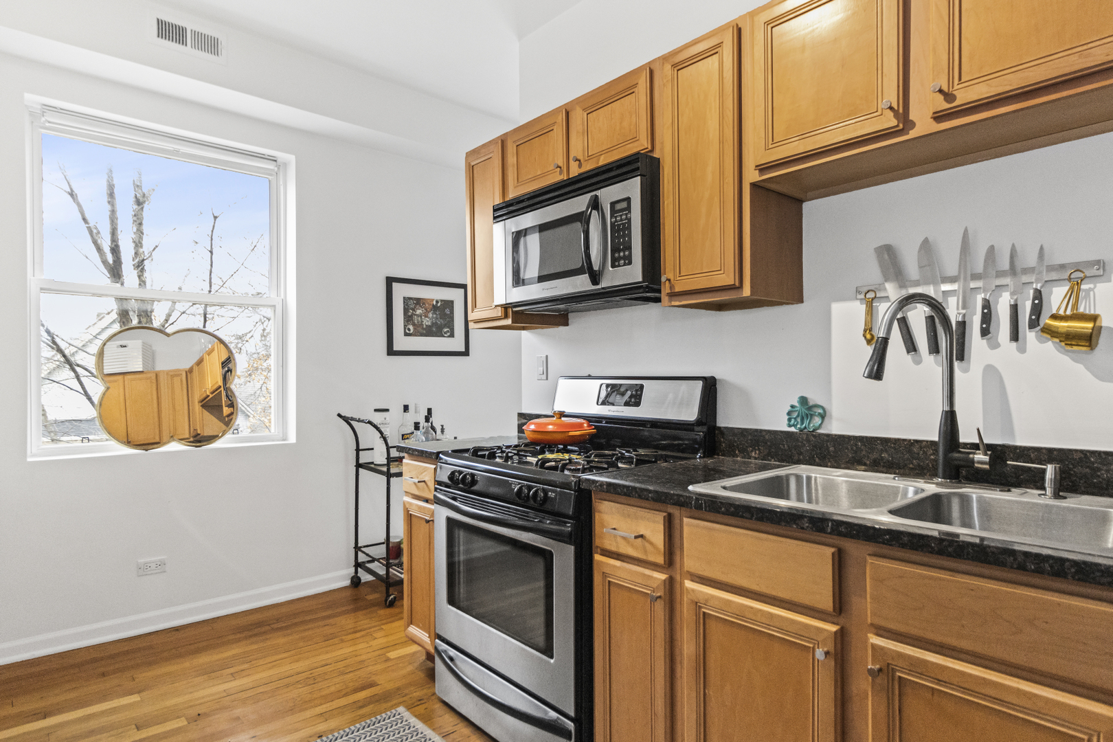 2850 N CHRISTIANA Avenue Unit: 2N