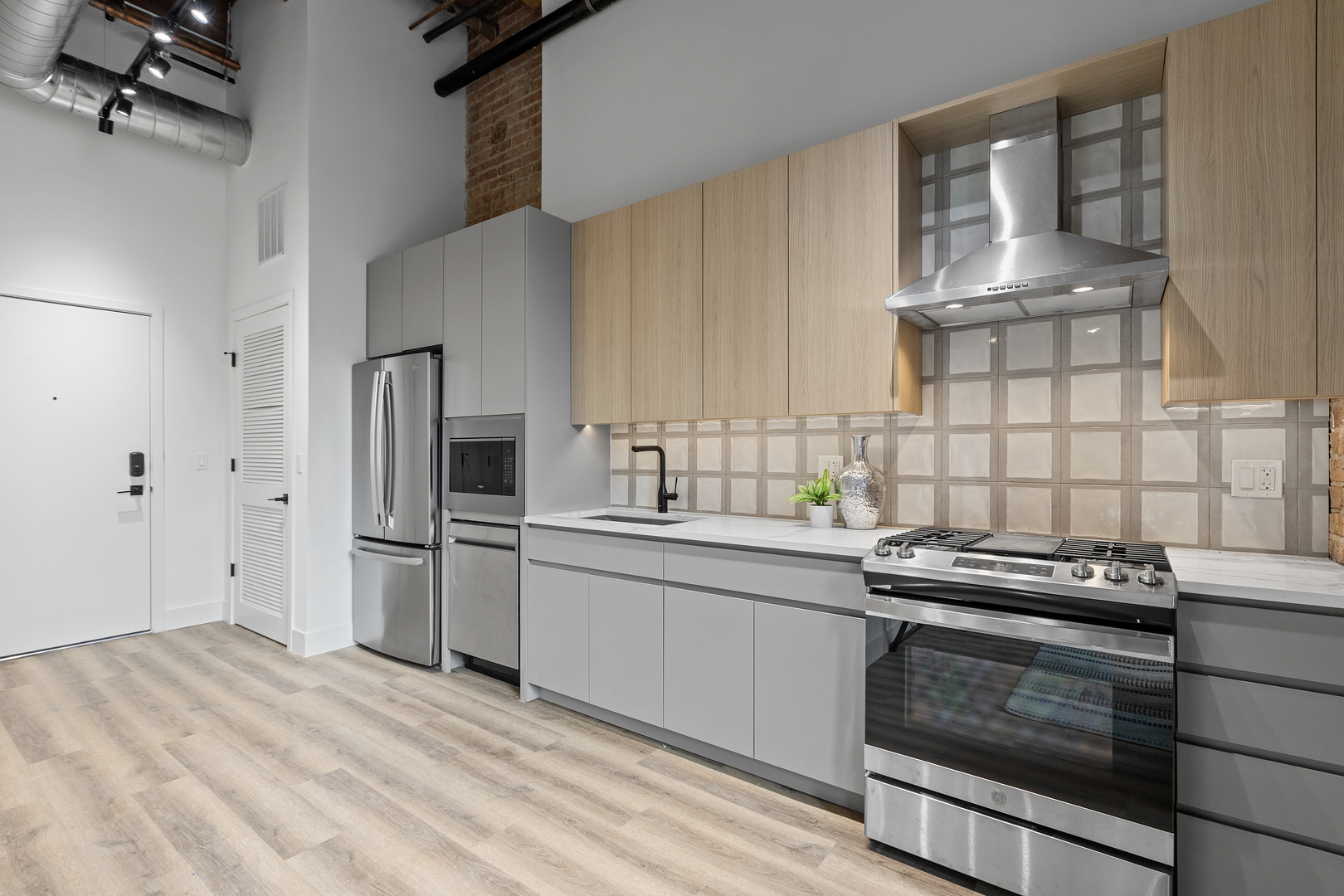 153 W Ohio Street Unit: 103