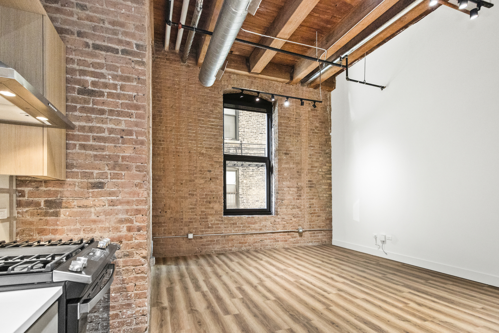 153 W Ohio Street Unit: 101