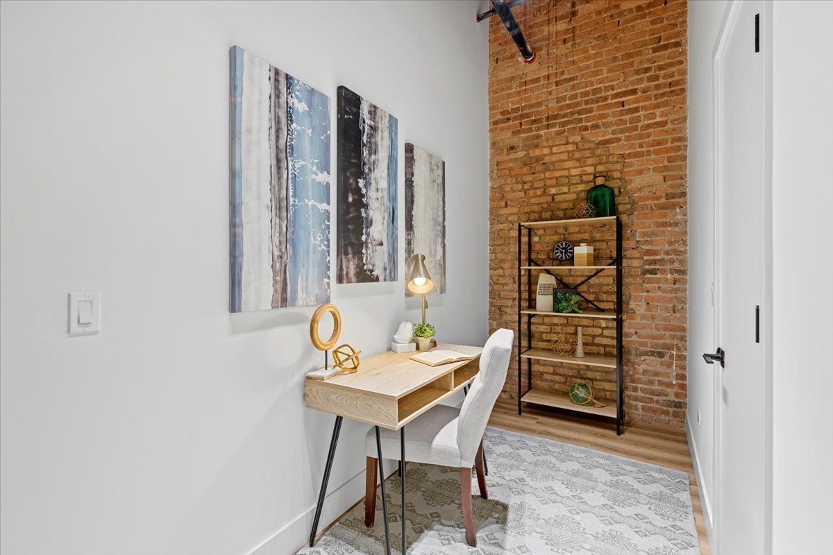 153 W Ohio Street Unit: 205