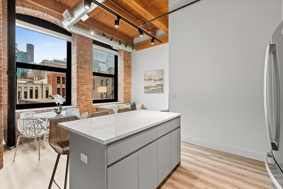 153 W Ohio Street Unit: 205