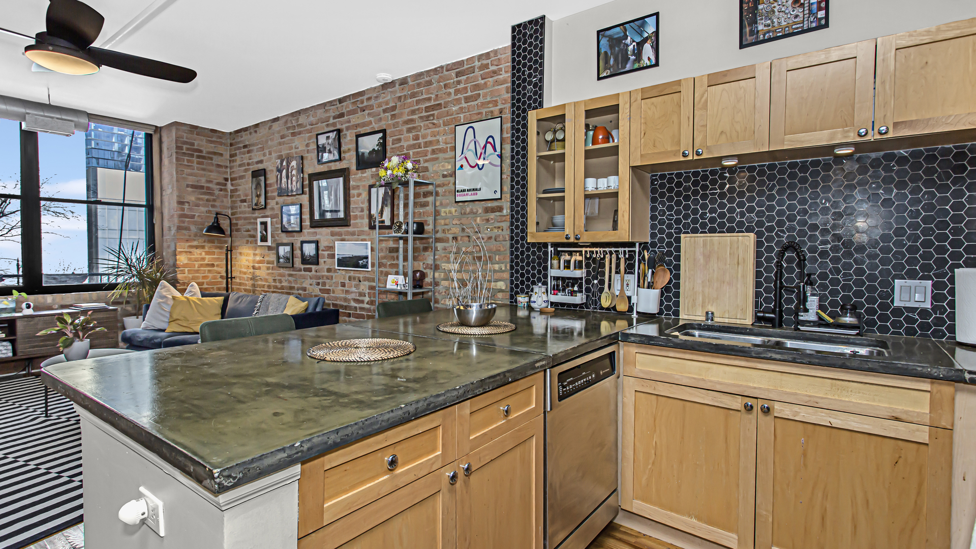 520 W Huron Street Unit: 306