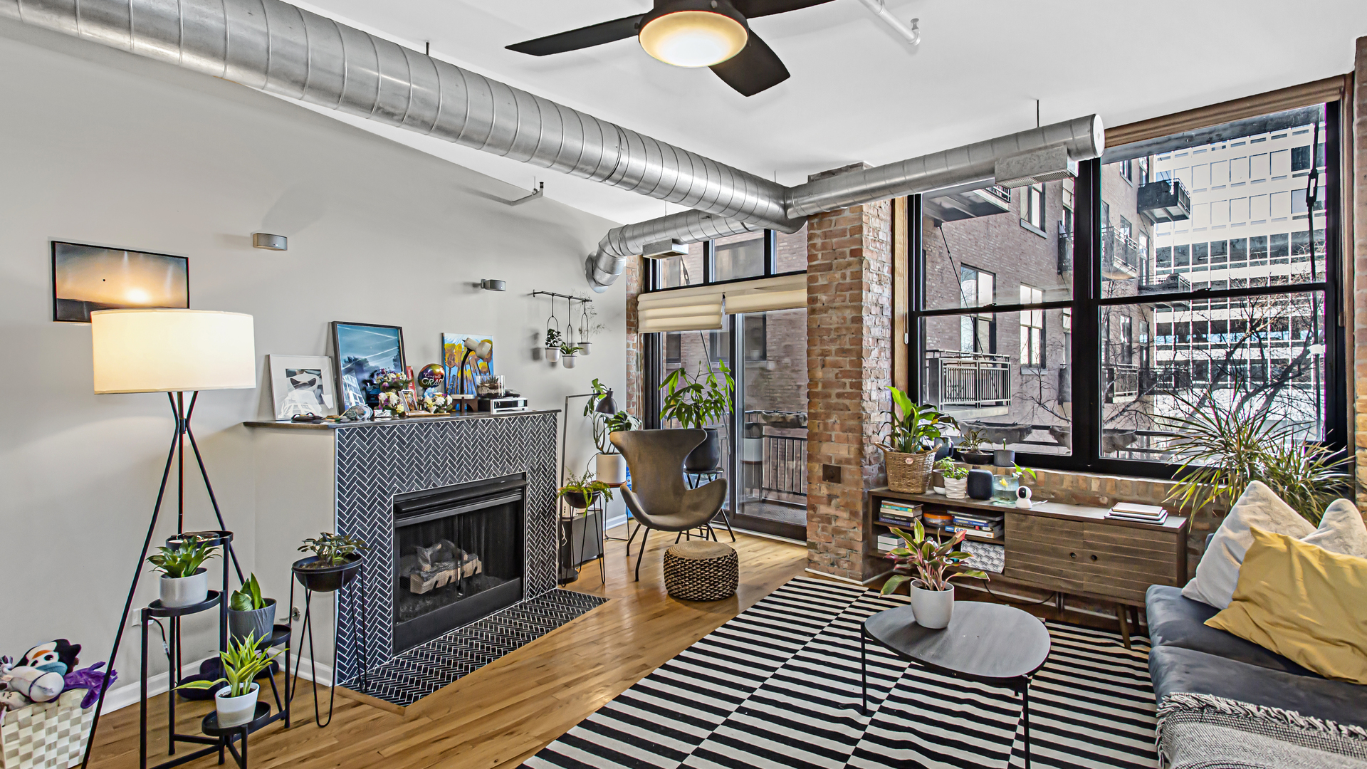 520 W Huron Street Unit: 306